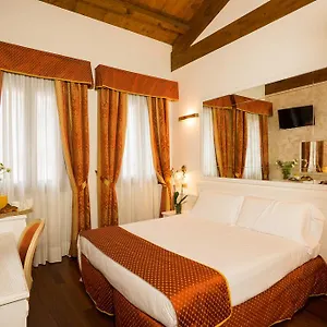 casanova-fourrooms.hotelinveneto.com/